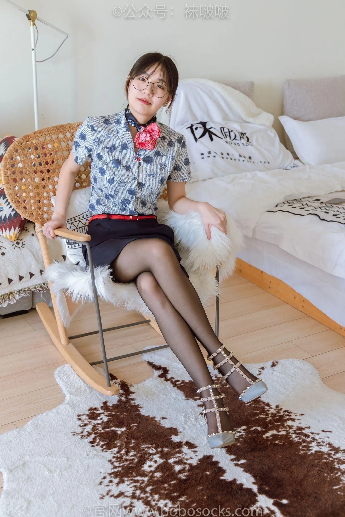 [BoBoSocks袜啵啵]NO.087 小甜豆-空姐制服、高跟鞋、黑丝 [130P]插图1